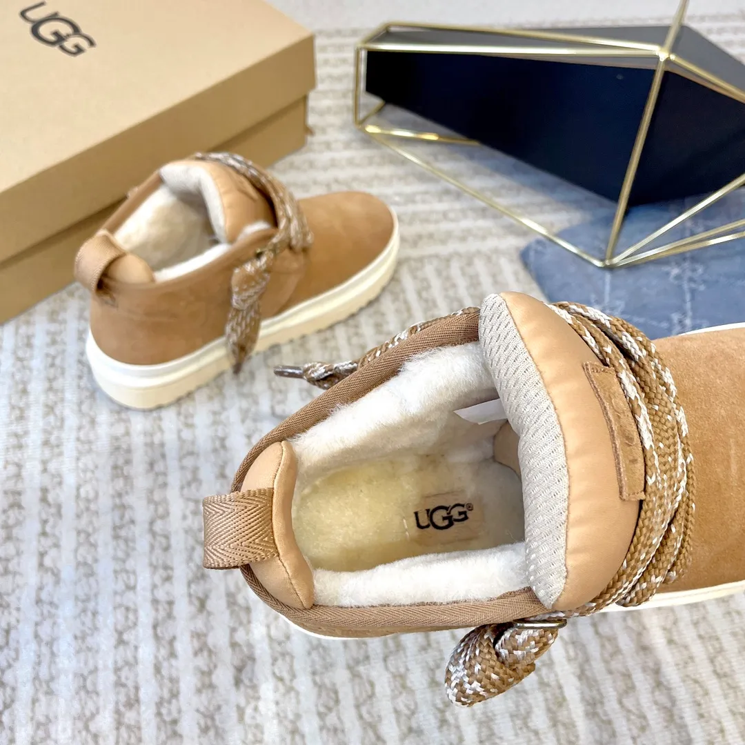 【UGG】 P: 560💰 Men's size 40 to 44 2025 new style 𝑼𝑮𝑮•Men's ◾️. Winter snow boots and fur shoes, the matching coefficient is also 100% 💥 Very good-looking ✨ Full of fashion sense, wearing it makes you look more attractive📈 1⃣️ Upper: High-quality cow suede 2⃣️Inner lining: Integrated sheepskin imported from Australia🐑The lining is made of Australian lamb wool 3️⃣Outsole: Wear-resistant, lightweight, foamed and non-slip outsole